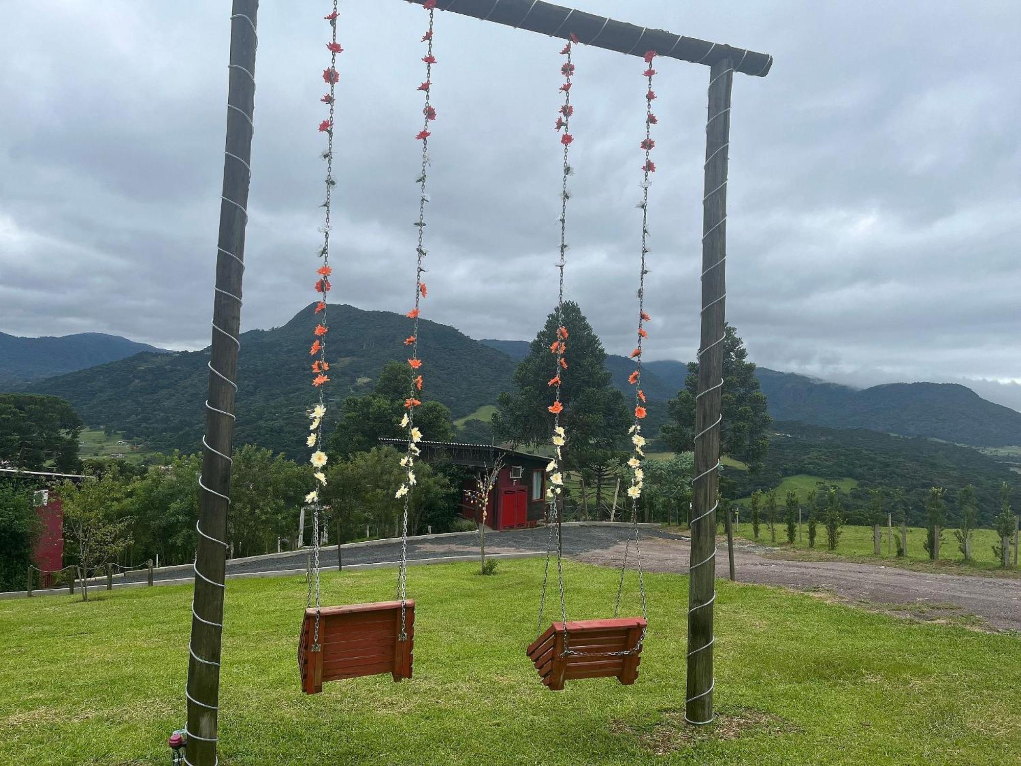 Chales Incriveis Com Banheira De Hidromassagem E Vista Encantadora อูรูบิซิ ภายนอก รูปภาพ